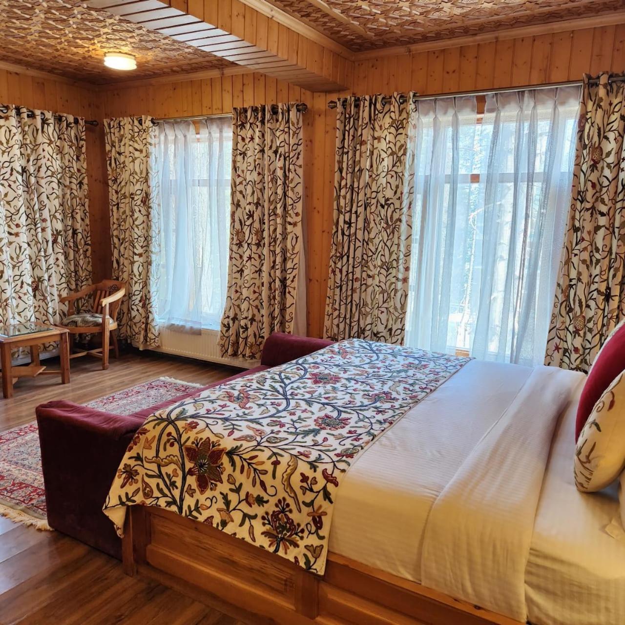 Shaw Inn By Stay Pattern Gulmarg Exteriér fotografie